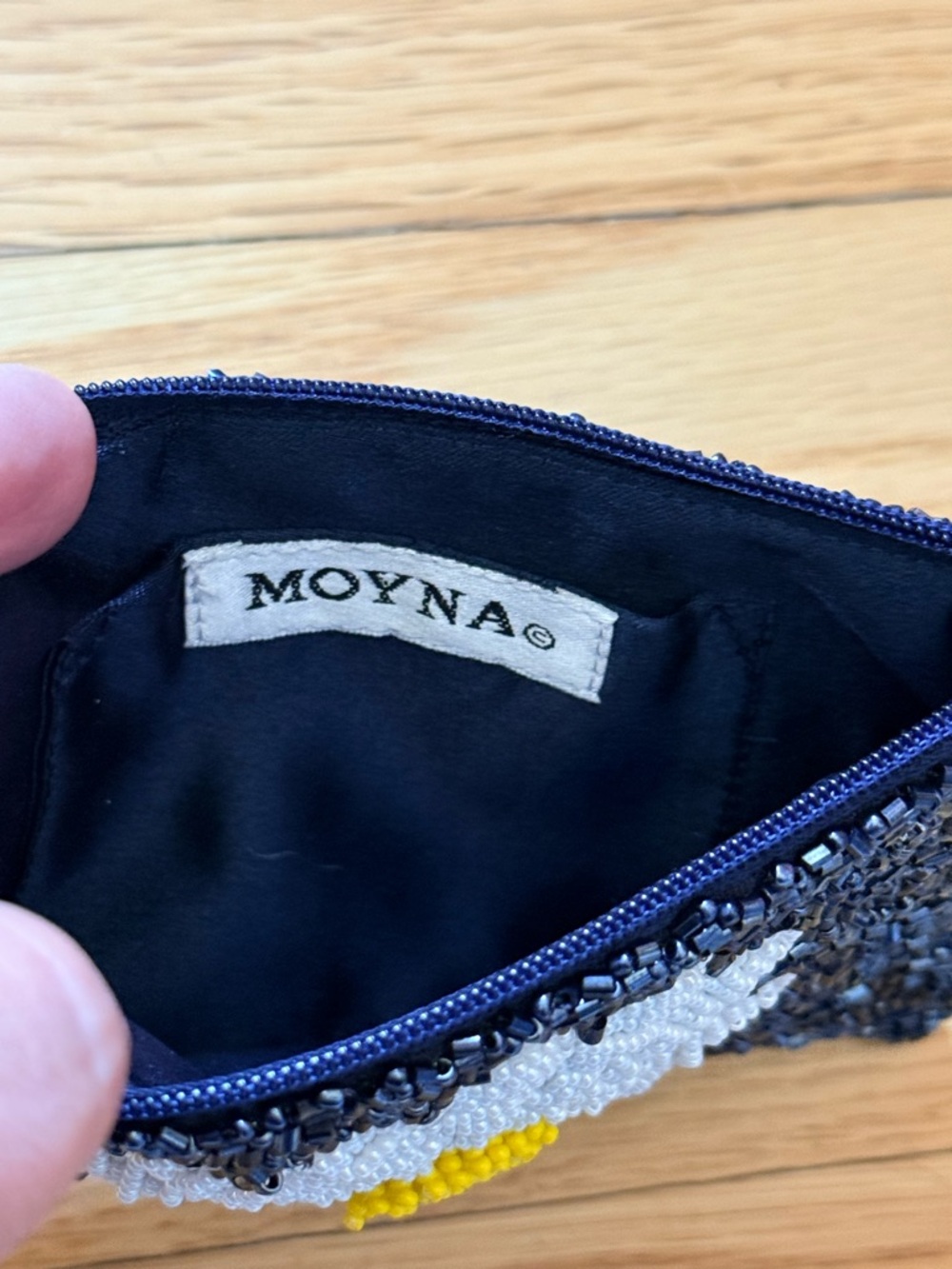 Monya Beaded Daisy coin Pouch - Navy with White & Yellow Daisy EUC - Picture 3 of 4